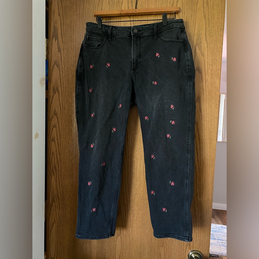 Embroidered Hollister High Rise Mom‎ Jeans - Black